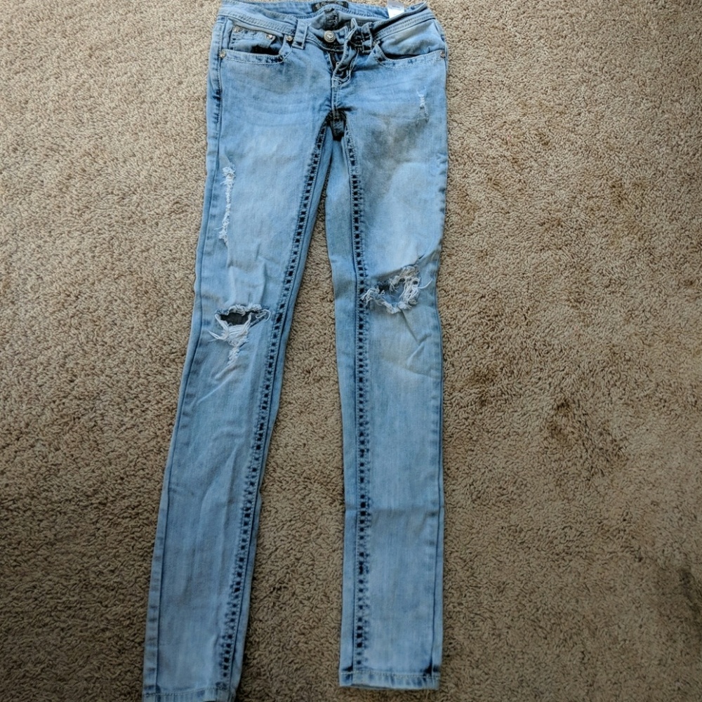 Shyanne ripped jeans